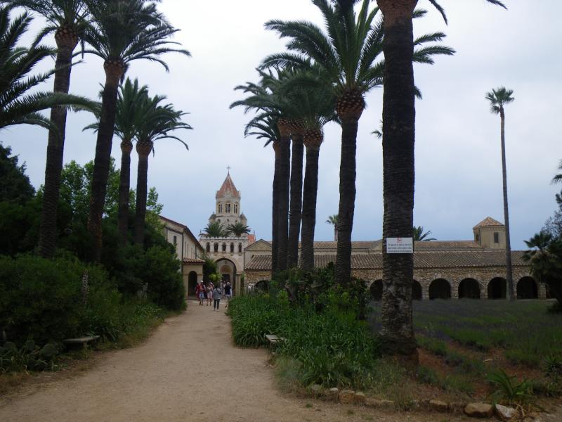 100613_1224-5335-Monastere_St_Honorat.jpg