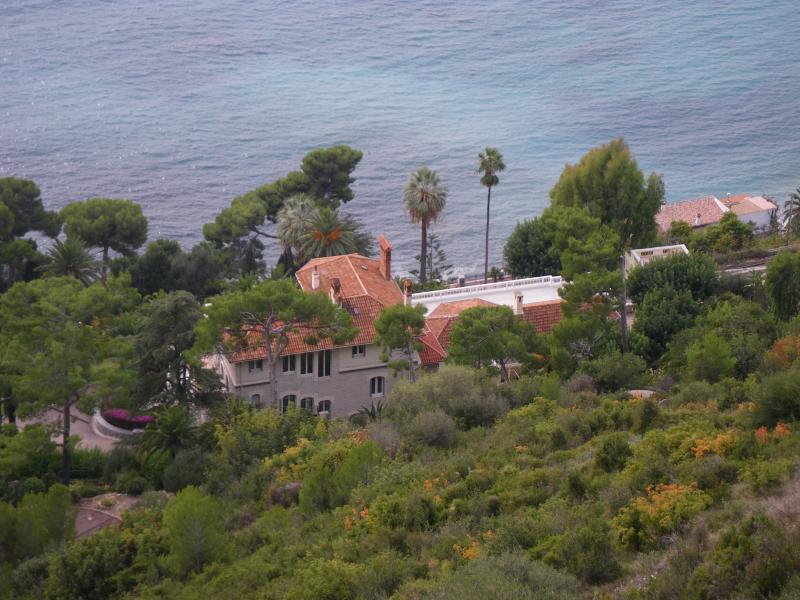 101107_1151-7345-Eze_Bord-de-Mer.jpg